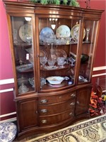 PRETTY CURVED FRONT FEDERAL CHINA CABINET