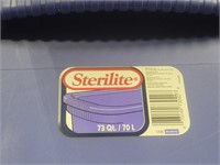 Sterilite tote with lid