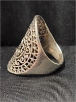 Medallion Sterling Silver Ring Size 7