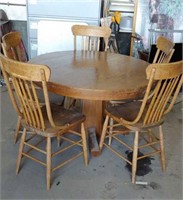 Vintage Table & (5) Chairs