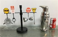 Penguin cocktail shaker & bar set