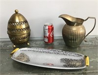 Lot of vtg. metal decor