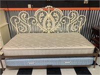DAY BED WITH TRUNDLE AND HEADBOARD
