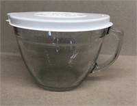 Pampered Chef glass mixing bowl with lid 2 quarts