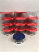 Pyrex food storage containers with lids