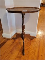 15 INCH PIE CRUST CANDLESTAND W/LEATHER TOP
