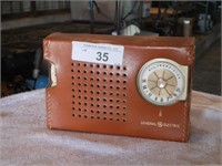 Vintage GE Battery Operated Transistor Radio in