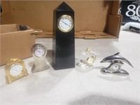 Vintage 5 Different  Clocks All Working .(6C)