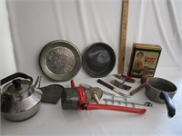 Vintage Kitchen,Pie Pans,Ect