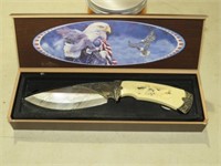 COLLECTIBLE FIXED BLADE KNIFE W/ UNIQUE HANDLE