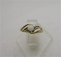 10kt Gold Faux Pearl Ring Sz 8.5
