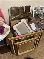 LOT OF PICTURE FRAMES / MIRROR ETC