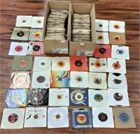 Variety of 400+ 45s vinyl records