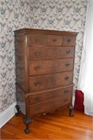 8 DRAWER DRESSER - HAS DAMAGE ON BACK