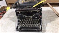 UNDERWOOD VINTAGE TYPEWRITER