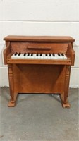 Vintage Casppirette Childs Piano