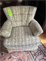 ladies floral stuffed chair, like new