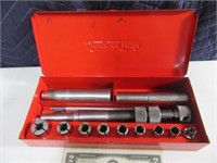 Vtg SNAP ON Specialty Tool Kit in Metal Box