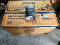 Bayou Classic 4 Gallon Bayou Fryer (UNOPENED)