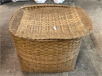 Large wicker Basket with hinge lid