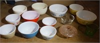 Pyrex & other vintage glassware