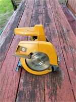 Vtg Black & Decker 7.25 inch circular saw