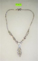 High quality jewel decorated necklace