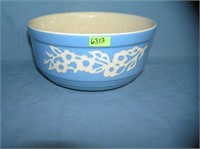 Vintage Cameo ware serving bowl