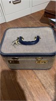 Little lockable carrying case