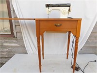Vintage Singer sewing machine, works