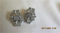 Pair rhinestone clip on earrings