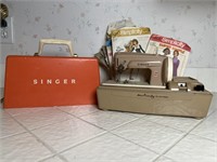 Vintage Singer Sewhandy Childs Sewing Machine &