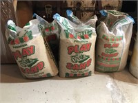 6 fifty pound bags of play sand