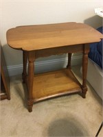 Pennsylvania house side table excellent condition