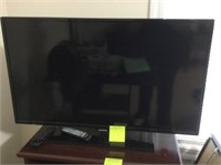 40 inch Samsung television with remote