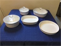 Five piece corning ware three pieces with lids