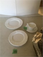 Aprx 14 plc setting milk glass dishes