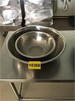 2 Large Metal Mixing Bowls