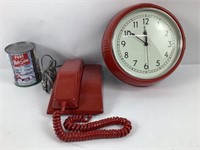 Pendule à quartz et téléphone vintage, rouge