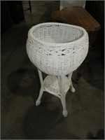 WICKER PLANT STAND