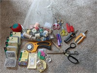 CRAFT/SEWING LOT