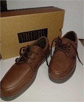 B4) men's casual shoes by streetcars. Size 10m.