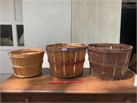 Lot of Vintage Peach / Apple Baskets