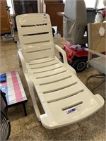 PLASTIC CHAISE LOUNGE CHAIR