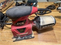 Scale palm sander with filtration system