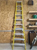 10’ yellow fiberglass step ladder