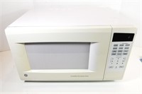 GEA: Turntable Microwave Oven (20" x 14 1/4" x 12)