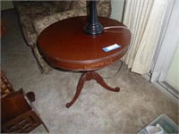 Round end table - 23" dia. x 23" tall