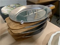 METAL AND WOOD SERVING DISHES