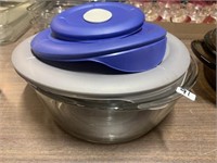 PYREX GLASS MIXING BOWLS AND LIDS